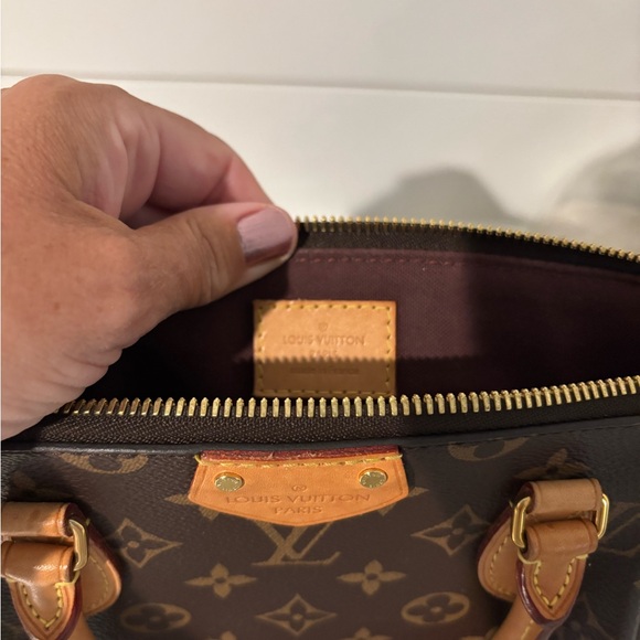 Louis Vuitton Brown Monogram Handbag - Picture 3 of 9